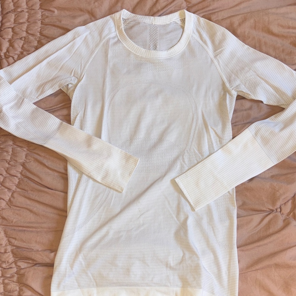 lululemon athletica White Long-Sleeve Slim Performance Tee - Picture 5 of 10